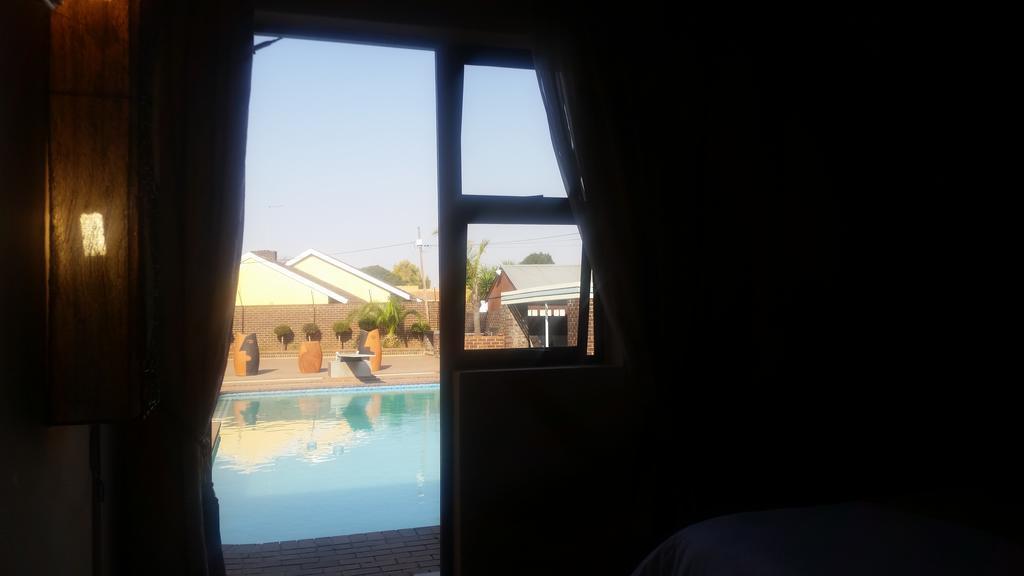 African Phoenix Guest Lodge Johannesburg Exteriör bild
