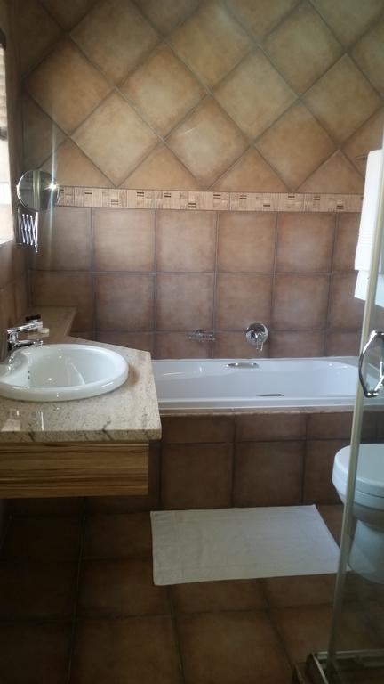African Phoenix Guest Lodge Johannesburg Exteriör bild