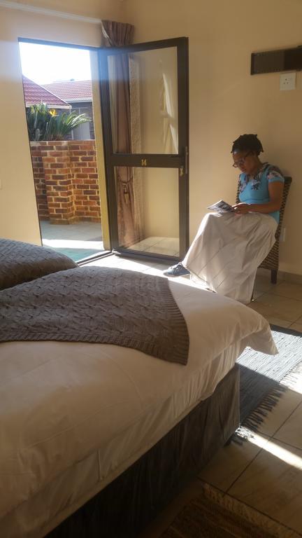 African Phoenix Guest Lodge Johannesburg Exteriör bild