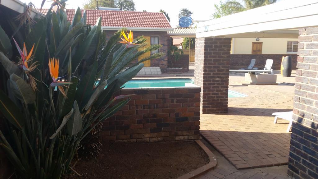 African Phoenix Guest Lodge Johannesburg Exteriör bild