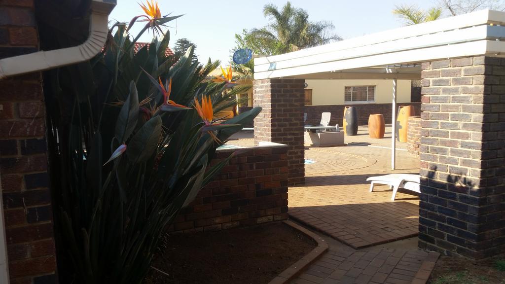 African Phoenix Guest Lodge Johannesburg Exteriör bild