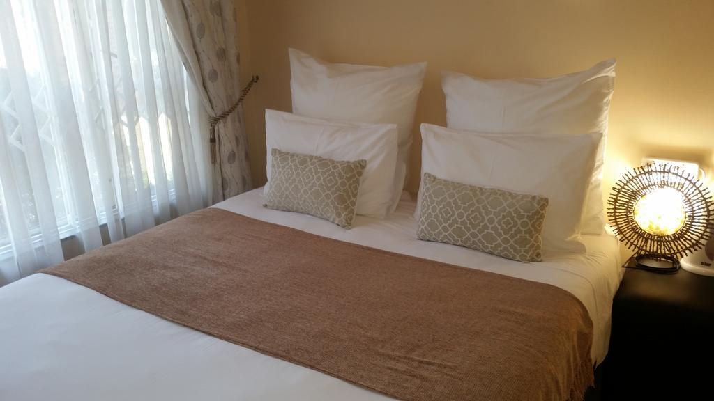 African Phoenix Guest Lodge Johannesburg Exteriör bild