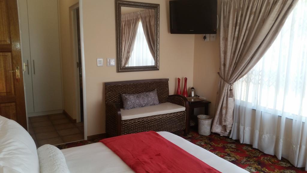 African Phoenix Guest Lodge Johannesburg Exteriör bild