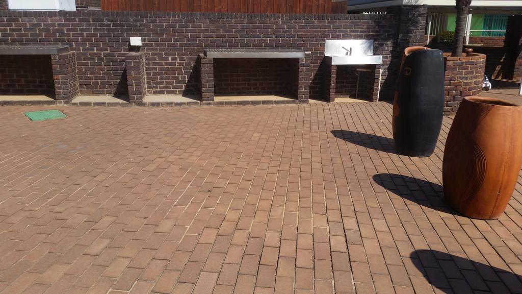 African Phoenix Guest Lodge Johannesburg Exteriör bild