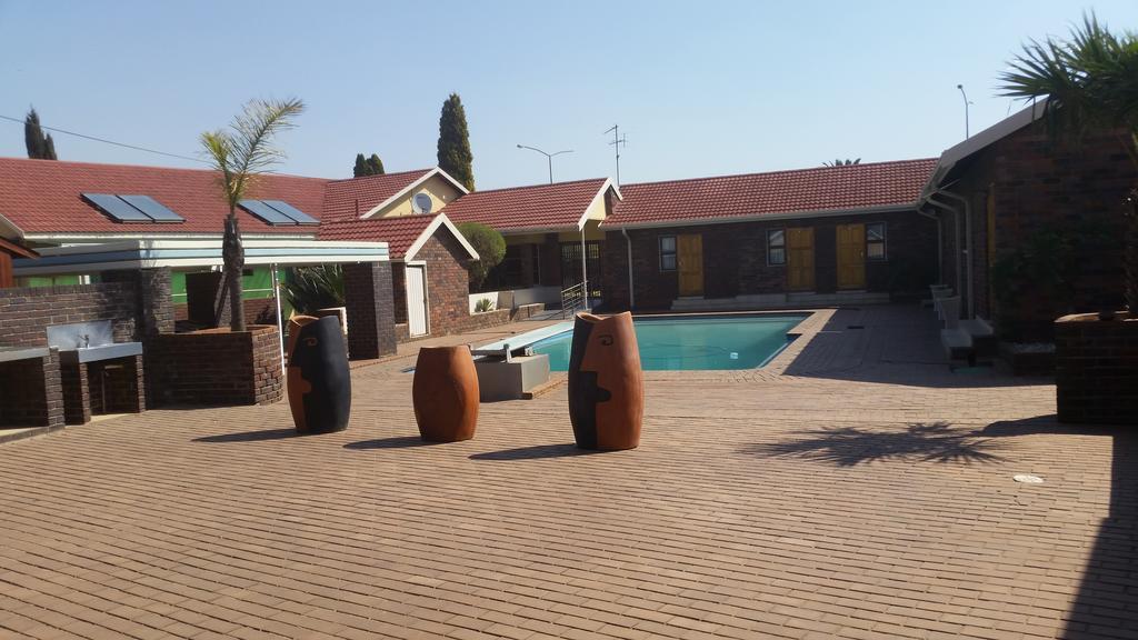 African Phoenix Guest Lodge Johannesburg Exteriör bild