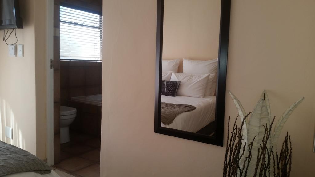 African Phoenix Guest Lodge Johannesburg Exteriör bild