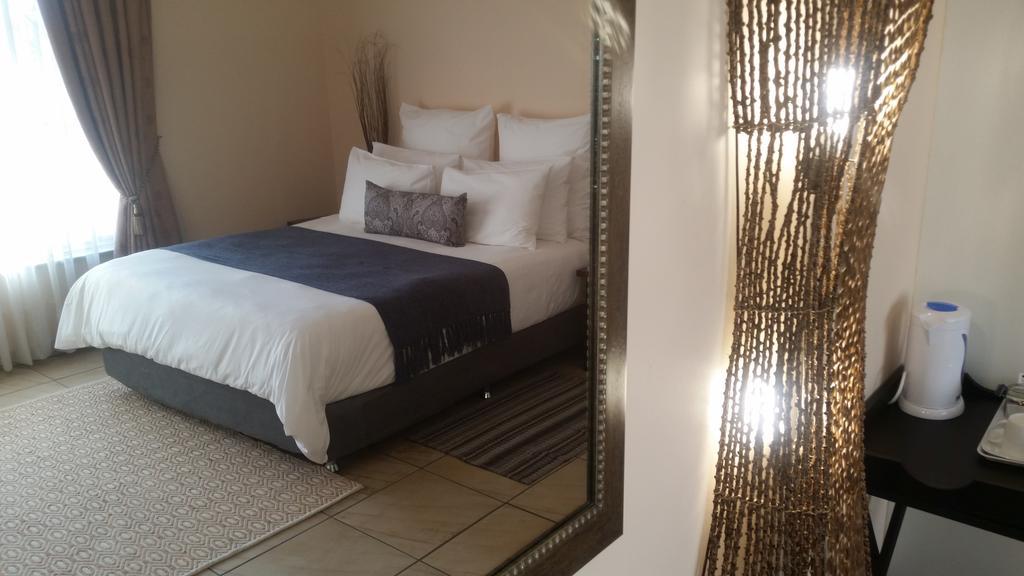 African Phoenix Guest Lodge Johannesburg Exteriör bild