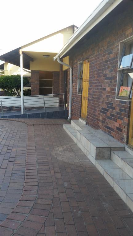 African Phoenix Guest Lodge Johannesburg Exteriör bild