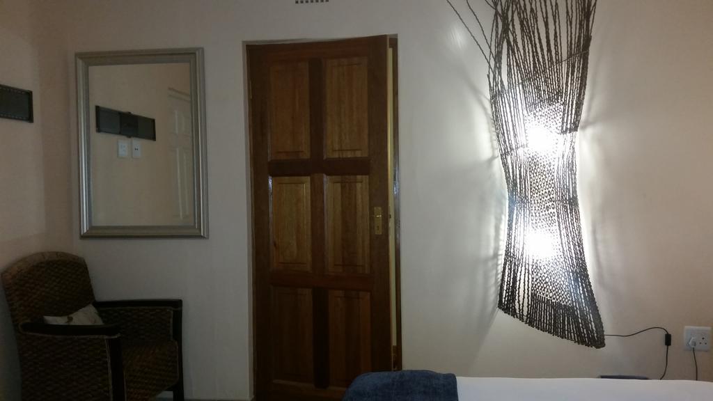 African Phoenix Guest Lodge Johannesburg Exteriör bild