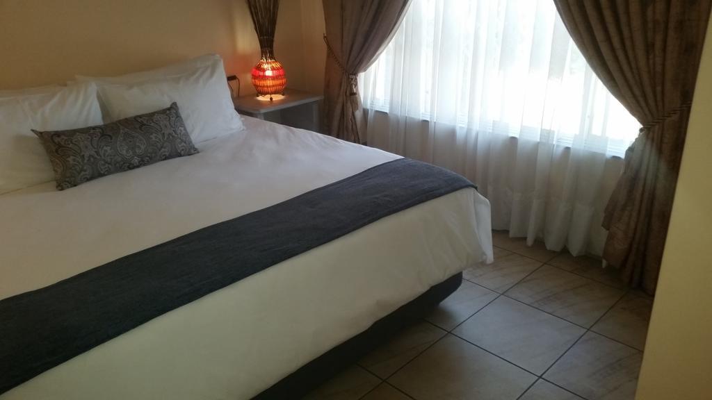 African Phoenix Guest Lodge Johannesburg Exteriör bild