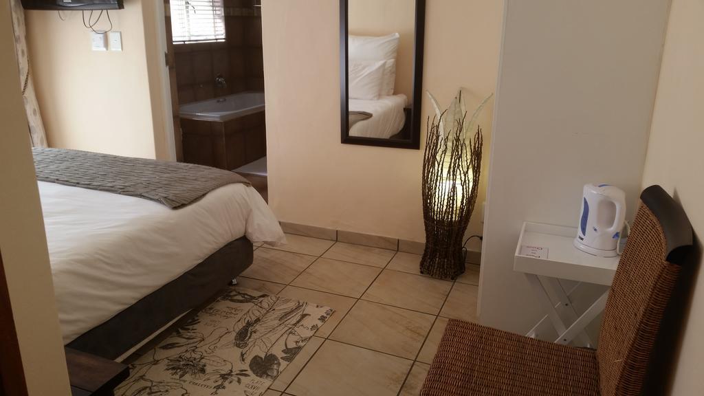 African Phoenix Guest Lodge Johannesburg Exteriör bild
