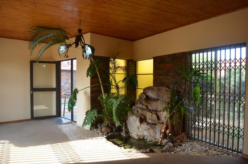African Phoenix Guest Lodge Johannesburg Exteriör bild