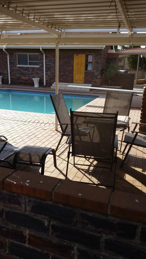 African Phoenix Guest Lodge Johannesburg Exteriör bild